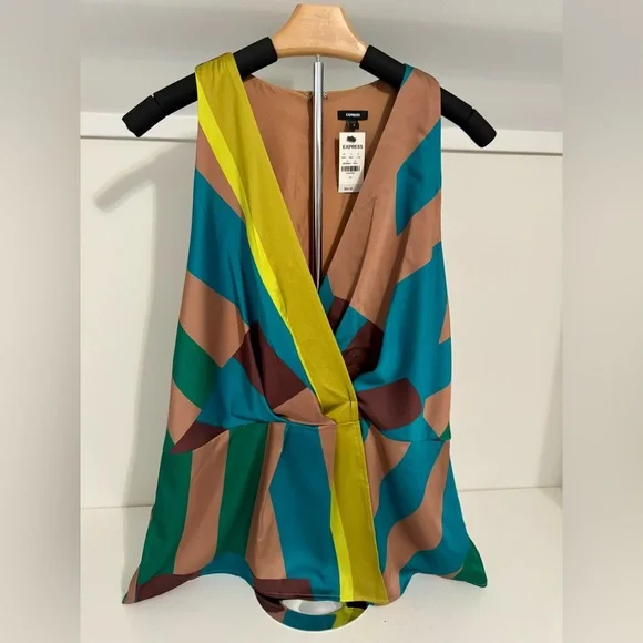 Express Multicolor Halter Top - Picture 3 of 6